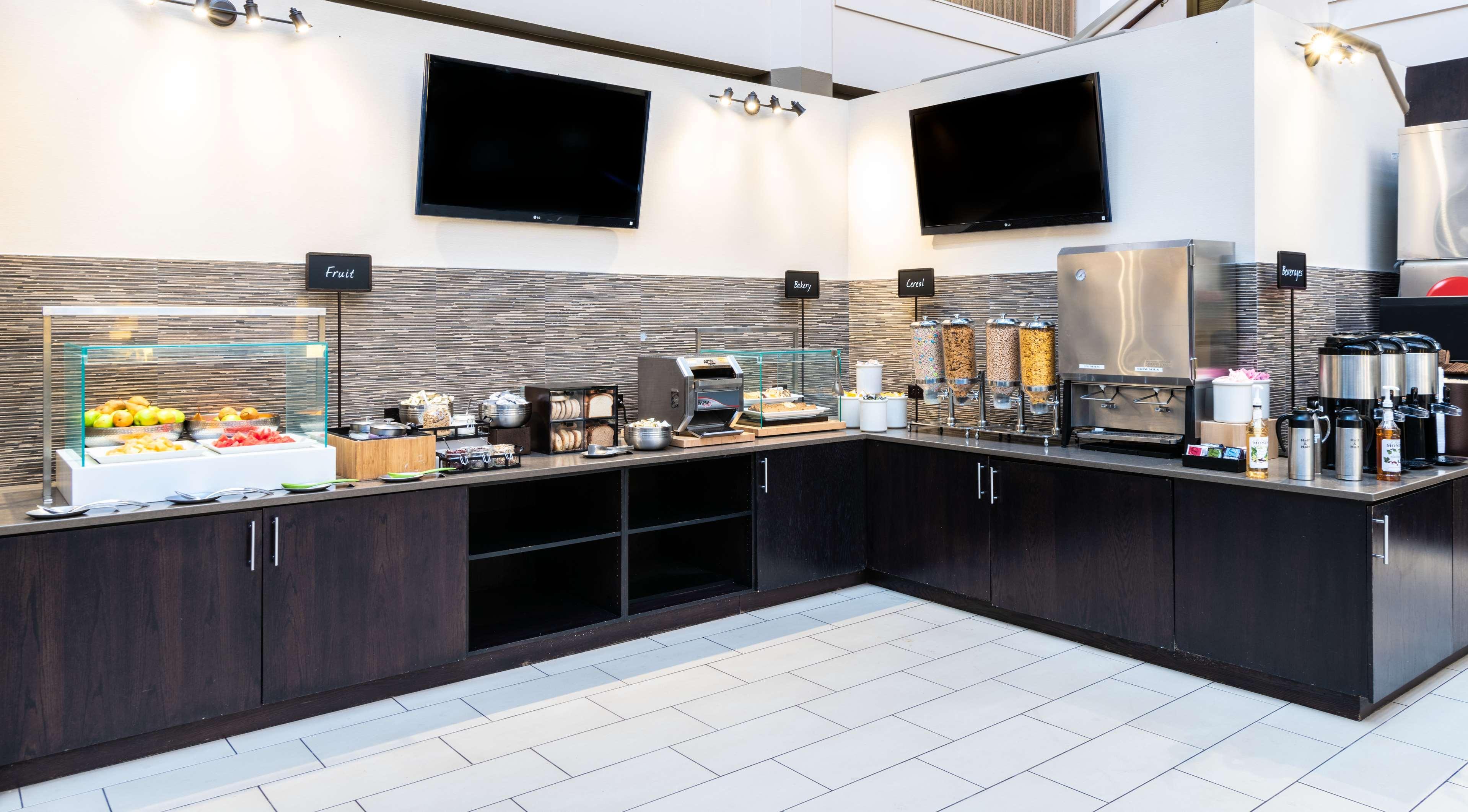 Embassy Suites By Hilton Chicago North Shore Диърфийлд Екстериор снимка