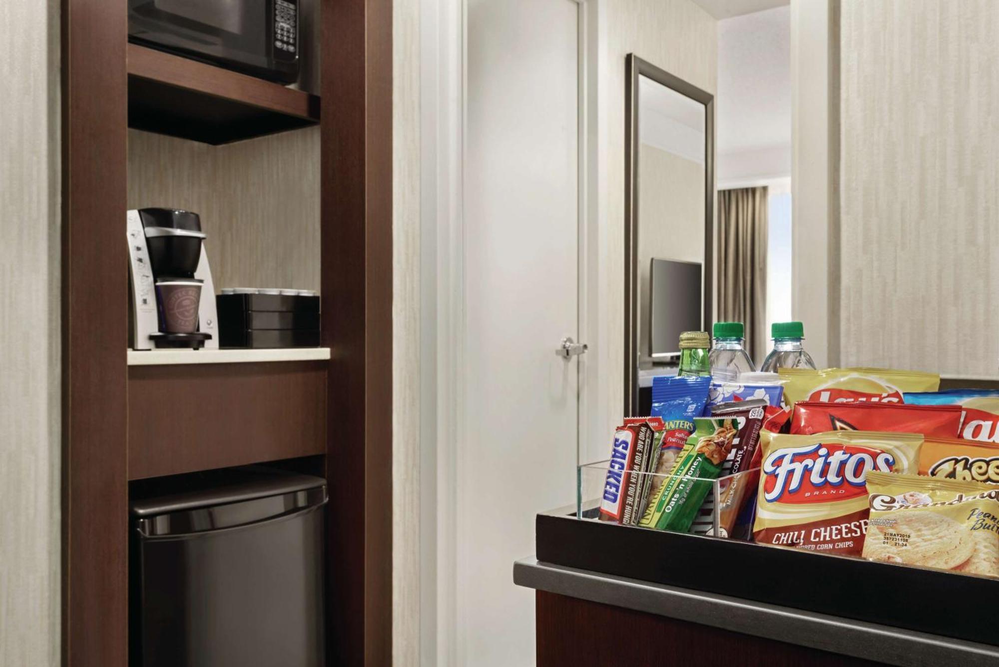 Embassy Suites By Hilton Chicago North Shore Диърфийлд Екстериор снимка