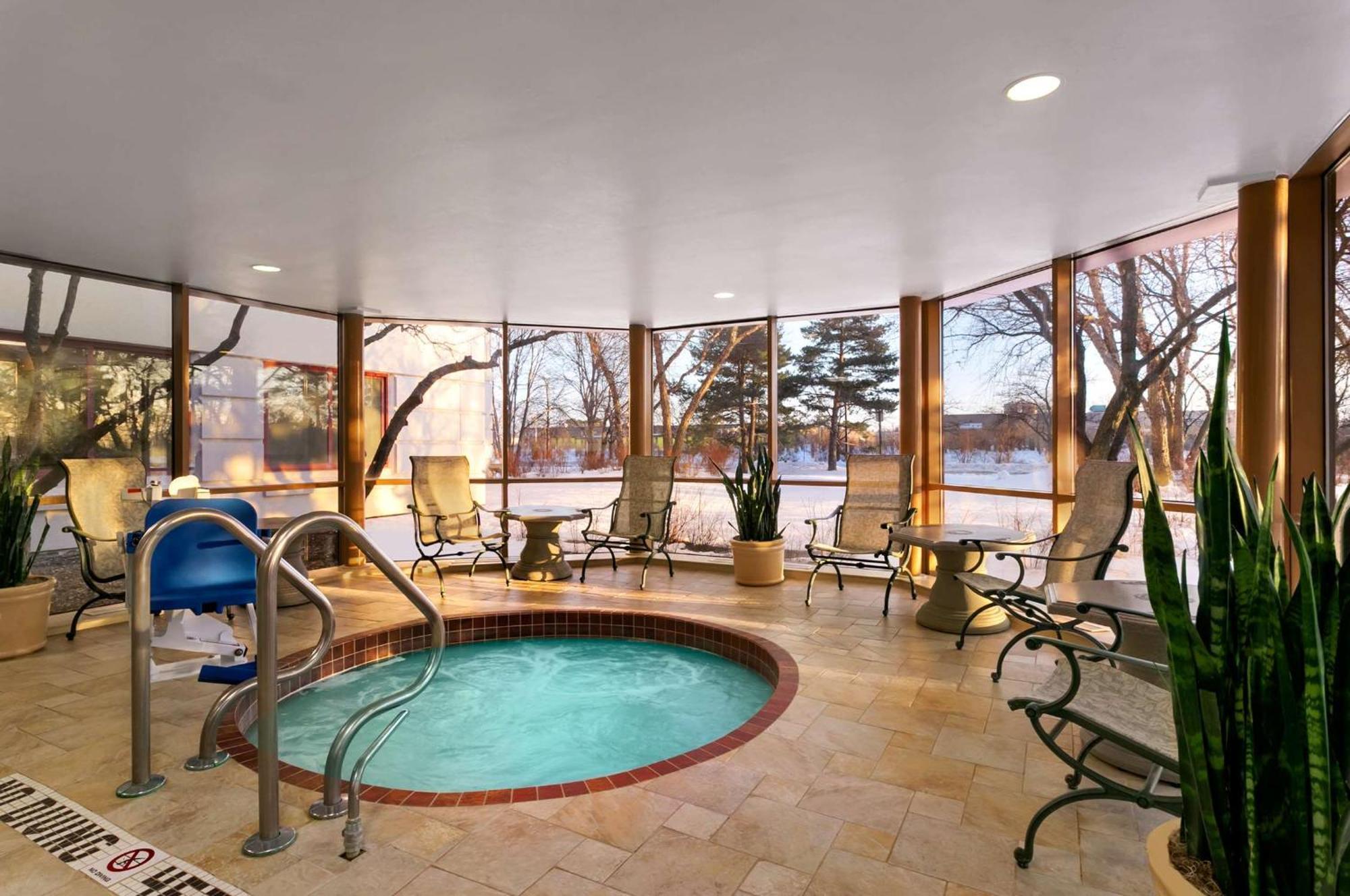 Embassy Suites By Hilton Chicago North Shore Диърфийлд Екстериор снимка