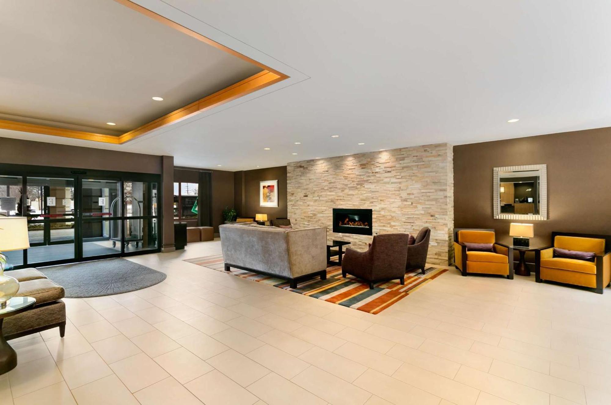 Embassy Suites By Hilton Chicago North Shore Диърфийлд Екстериор снимка